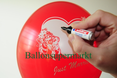 luftballons-zum-eintragen-der-hochzeitsgaeste-hochzeitsdaten-und-namen-des-brautpaares